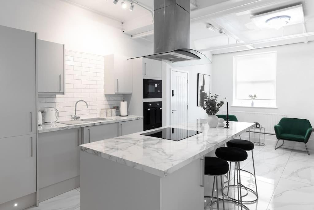 Luxury, Open Plan Apartment 브래드퍼드 외부 사진