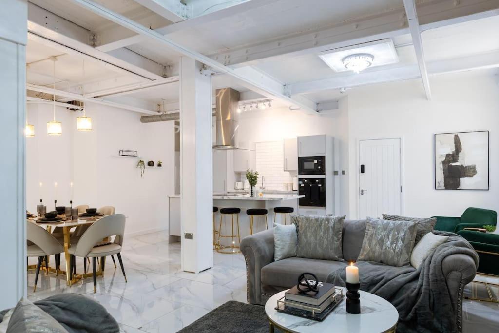 Luxury, Open Plan Apartment 브래드퍼드 외부 사진